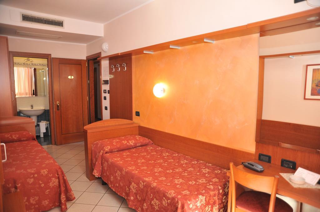 Hotel Stazione Livorno Exterior foto